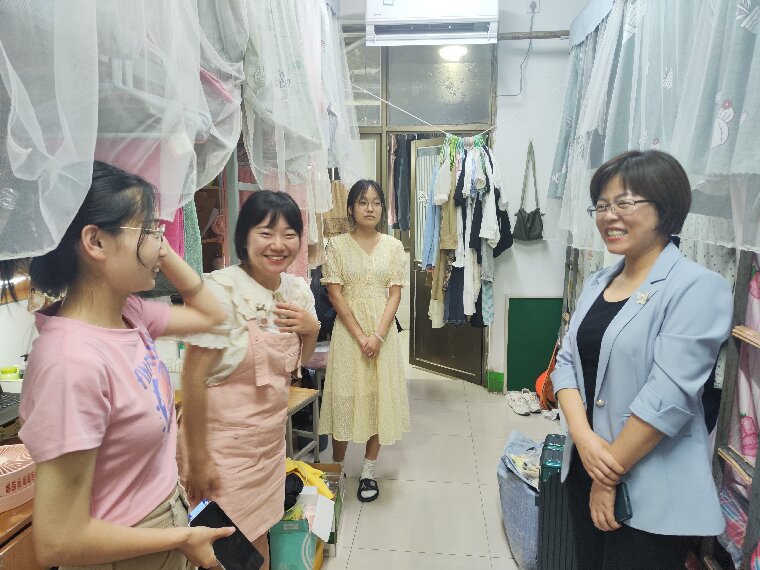 澳门六合彩开奖结果
深入毕业生宿舍慰问走访1（彩虹）0.jpg